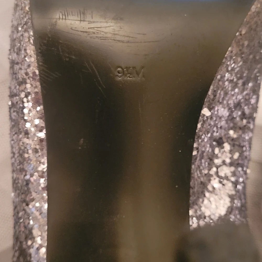 4/$25  GUESS Silver Glitter Heels Used - Picture 14 of 14